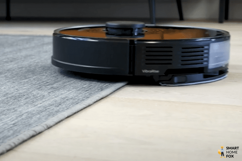 Roborock S7 заезжает на ковер